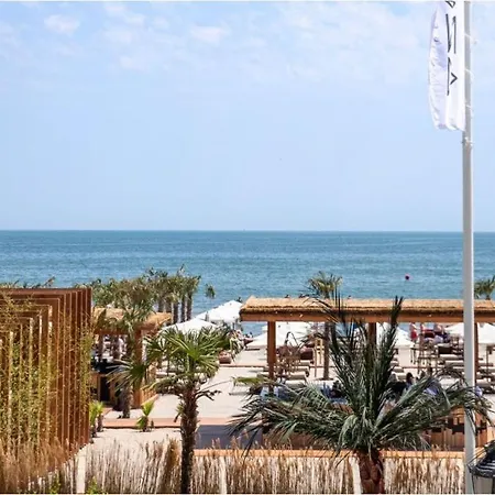 아파트 Luxury By The Sea