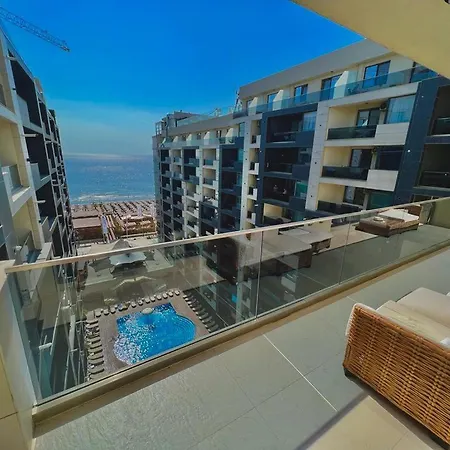 아파트 Luxury By The Sea