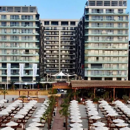 Luxury By The Sea Apartament *