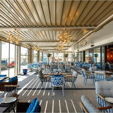 Luxury By The Sea *